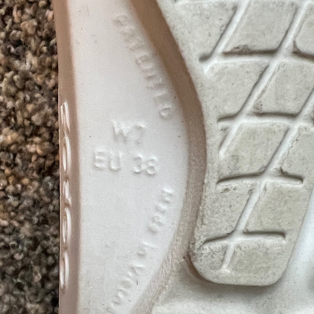 OOFOS White Women's Recovery Flip Flops - Picture 4 of 5